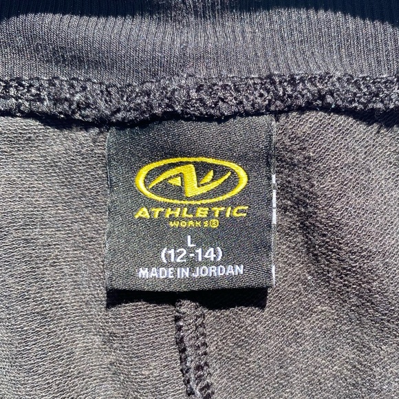 Long Shorts Athletic Works - Picture 3 of 8